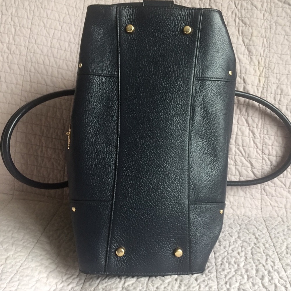 Gorgeous Coach handbag (Navy with gold hardware)! Like new. - Picture 6 of 9
